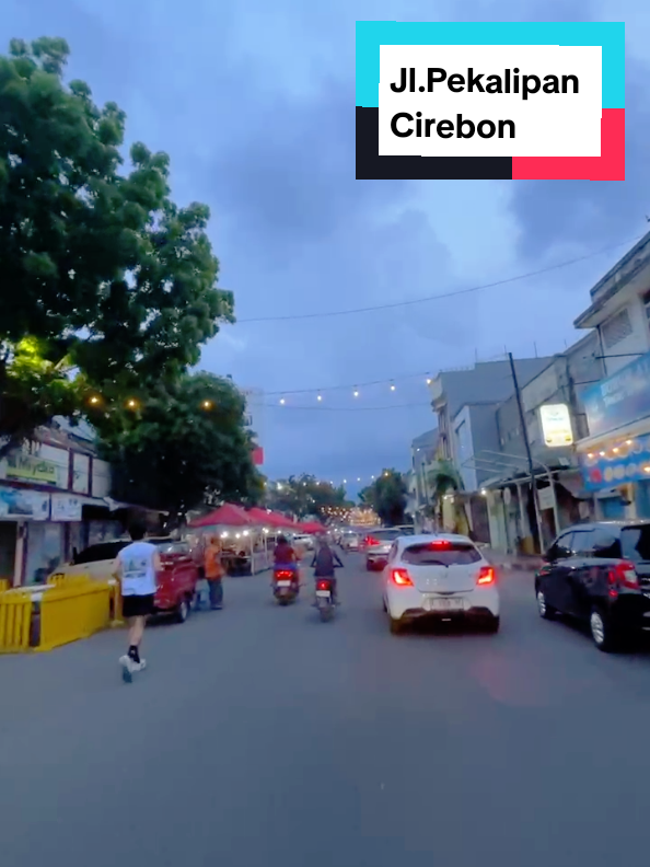 Senja adalah saksi bisu dari cerita-cerita yang tak terucapkan,punya kenangan apa kalian di jalan ini? #jlpekalipancirebon  #jalanpekalipancirebon  #jllawanggadacirebon  #cirebonpride🏴‍☠️  #jelajahcirebon 