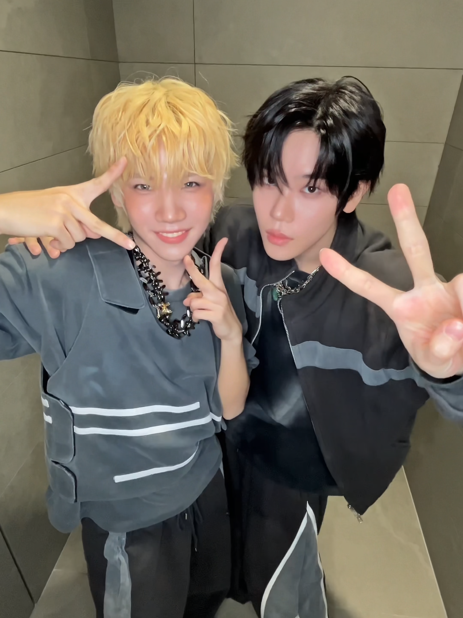 🦊🦦 행진곡🥁 #CLOSEYOUREYES #JANGYEOJUN #KENSHIN #blackout #SOB @imanbekofficial