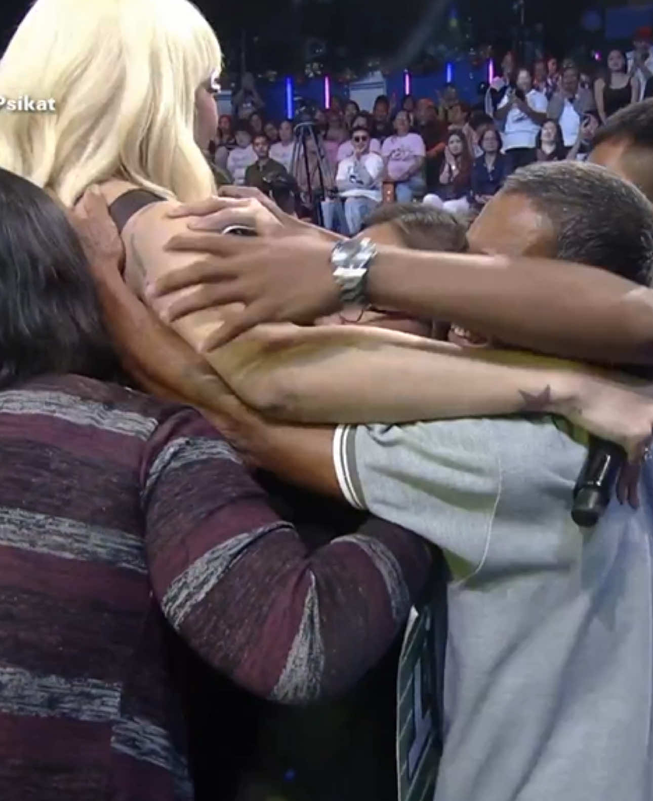 Walang uuwing luhaan! 🫶🏻 #ABSCBN #ItsShowtime #LaroLaroPick 