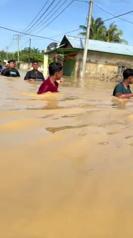 kasi lah roti we🤣#banjiraceh #banjirsumatra #acehtamiang #prayforaceh 