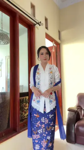 jadi none betawi untuk wisudaku adalah best decision ever in 2025 😆🥰 #kebayaencim #betawi #kebayabetawi #betawipunyegaye 