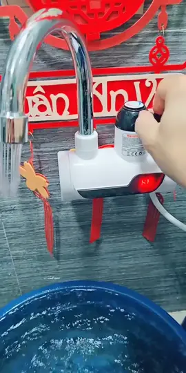 Máy nước nóng lạnh lắp trực tiếp tại vòi làm nóng chỉ trong 3 giây. Tiện lợi để rửa bát, gội đầu mùa đông này!