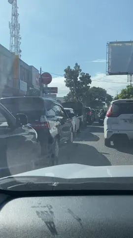 hari ini terpantau antri sampe jembatan krueng cut 🥲 #bandaaceh 