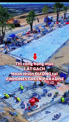 Thi công hạng mục lát gạch – hoàn thiện đường tại Vinhomes Cần Giờ 🎉🎉 Vinhomes xây dựng nhanh số 2 thì không ai số 1 😌 #VinhomesGreenParadise #vinhomescangio2025 #duanvinhomesgreenparadise #SiêuĐôThịESG #VịnhTiên 