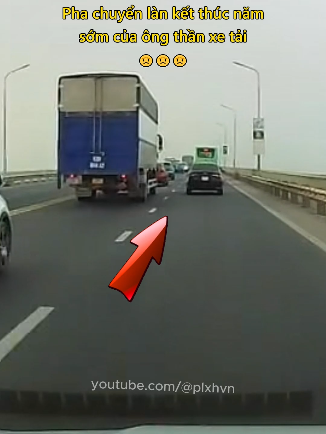 Pha chuyển làn kết thúc năm sớm của ông thần xe tải 😟 #giaothong #antoangiaothong #tainangiaothong #plxhvn #phapluatxahoi