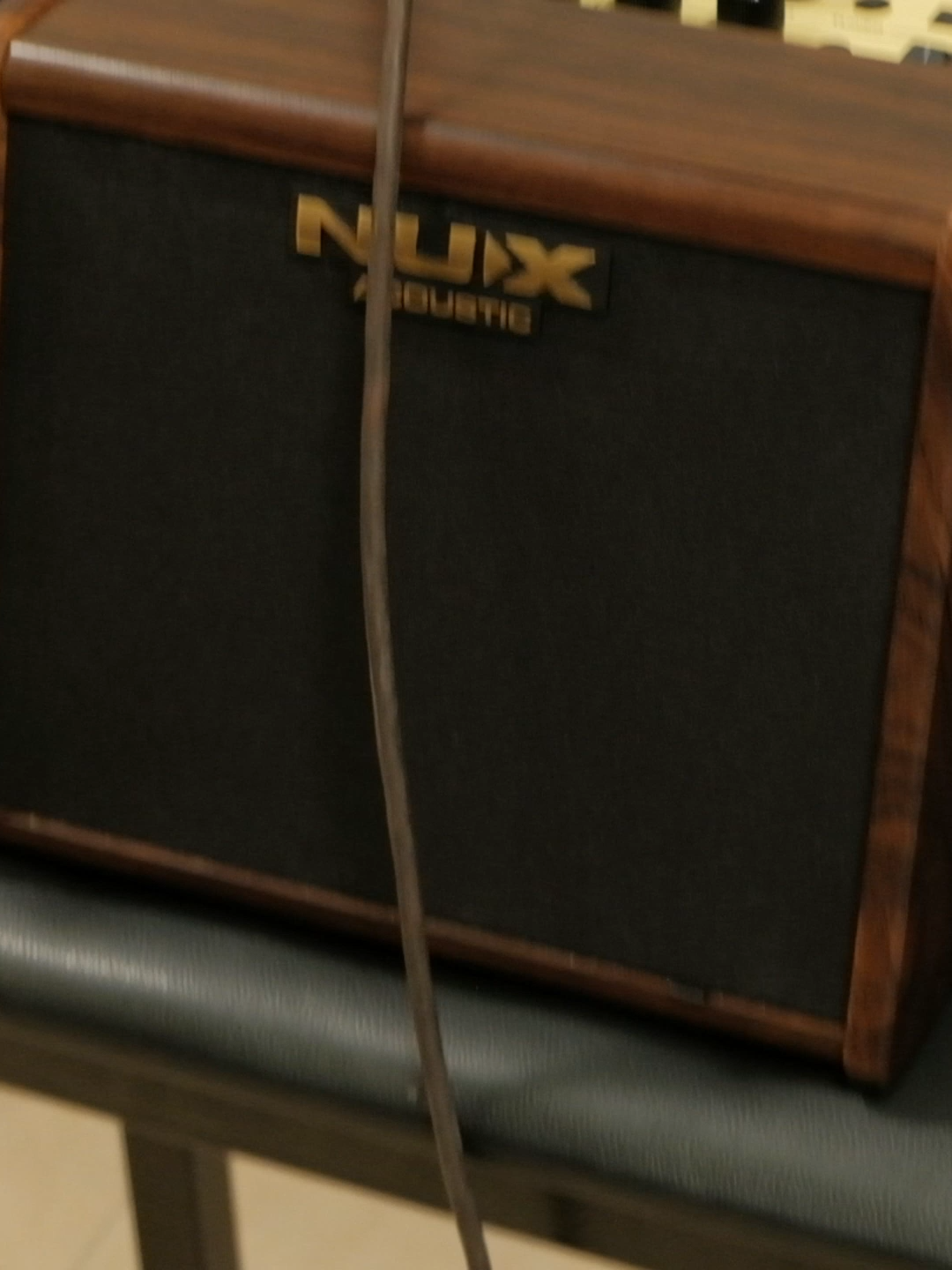 Bộ thu phát âm thanh không dây – giải pháp cho sân khấu gọn gàng, không còn vướng dây dợ 🎶✨. Chỉ cần cắm vào nhạc cụ và loa/âm ly, tín hiệu được truyền ổn định, âm thanh rõ ràng như dùng dây cáp. #KhôngDâyChoNhạcCụ #WirelessAudio #GuitarWireless #tiktokmusic #XuHướng2025 🔥🎸