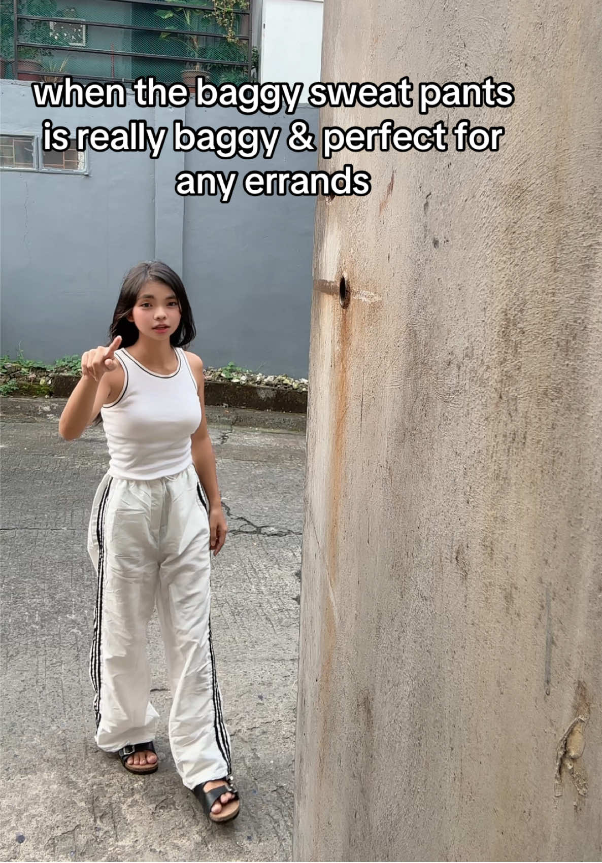 baggy white sweatpants>> #sweatpants #graypants #outfit #TikTokFashion #fyp