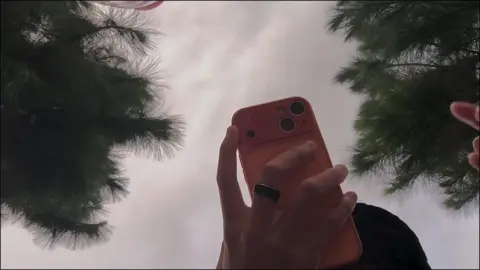 Shoot kamera depan x6pro, ga sengaja kepencet pas ditaro wkwk Jam 17.30 kondisi sedikit mendung tapi aesthetic bngt🤩 #pocox6pro