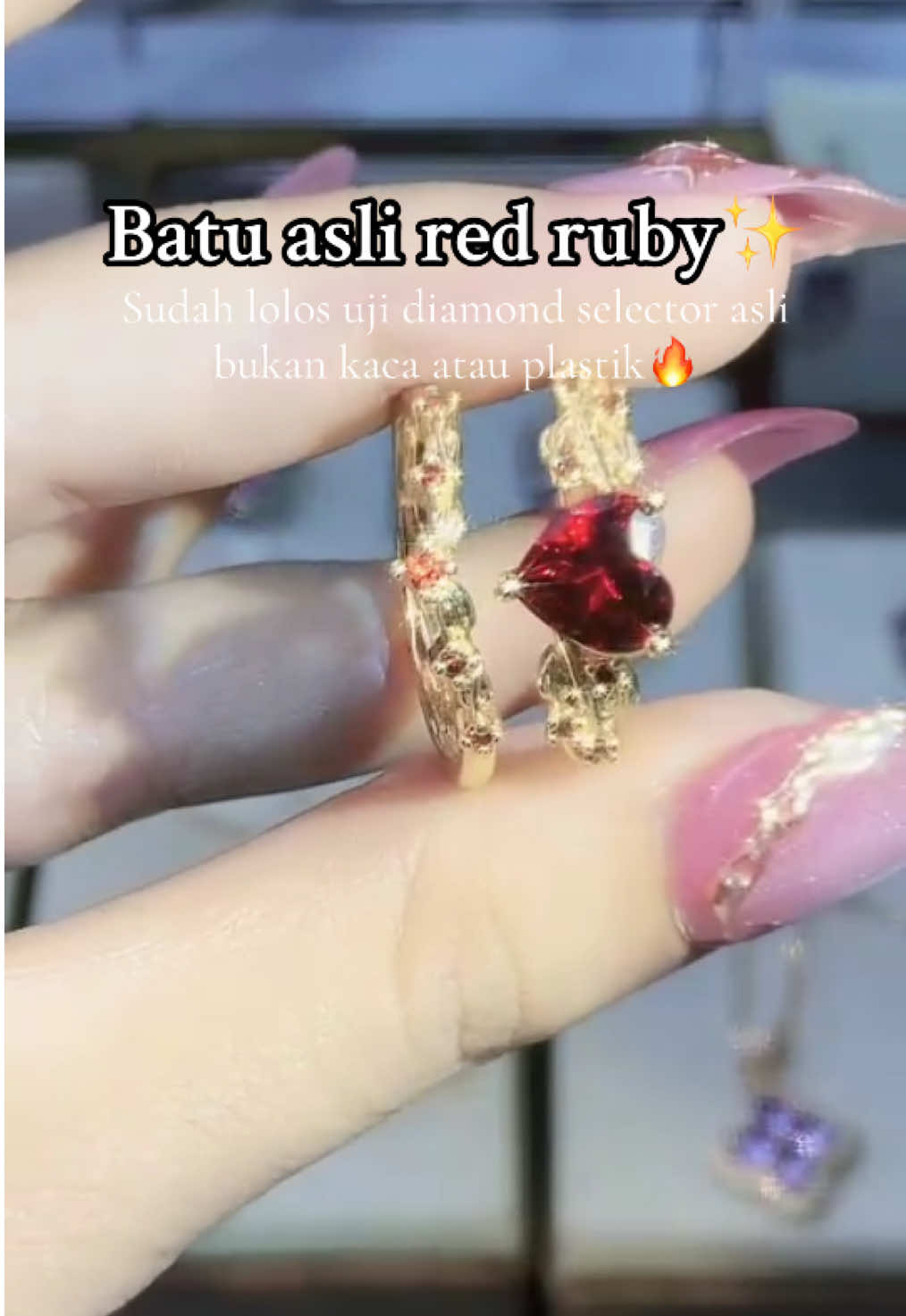 ✨Tampil mewah & elegan dengan kilauan sempurna dari American diamond asli💎 Beli saat LIVE dapat FREE box eksklusif + garansi 1 tahun! 💍 Jangan lewatkan kesempatan tampil stunning dengan harga terbaik! #jewelry #luxuryvibes #pershiasan #tiktoklive #livehighlight 