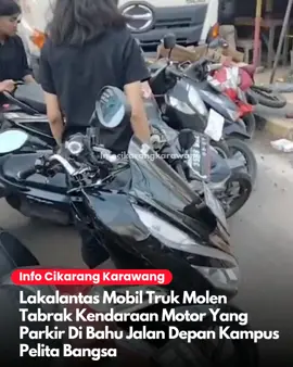 Lakalant4s Mobil Truk Molen Tabrak Kendaraan Motor Yang Parkir Dibahu Jalan Depan Kampus Pelita Bangsa Jalan Inspeksi Kalimalang, Cikarang Selatan, Kabupaten Bekasi. Selasa.(2/12). Sekira pukul.14.15 wib Untuk Kronologis kejadian belum diketahui secara pasti. #karawang #bekasi  #cikarang #cikampek  #cikarangselatan 