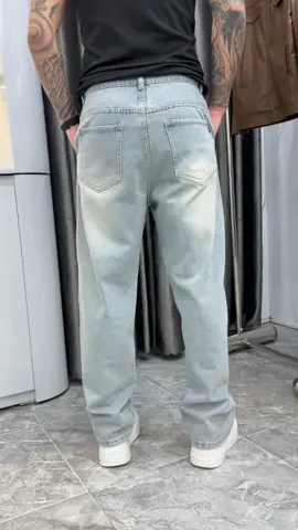 Chất jean dày . Mềm mịm . Phom ống suông . Cái phom này ae nào mặc trả đẹp . Mà giá hợp lý