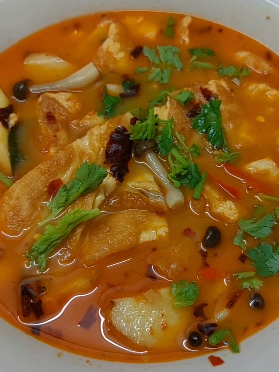 #ต้มยําไข่เจียว ข้าวสวยร้อนๆ😁 #ไข่เจียวต้มยํา #ห้องครัวtiktok #TikTokพากิน #thaifood 