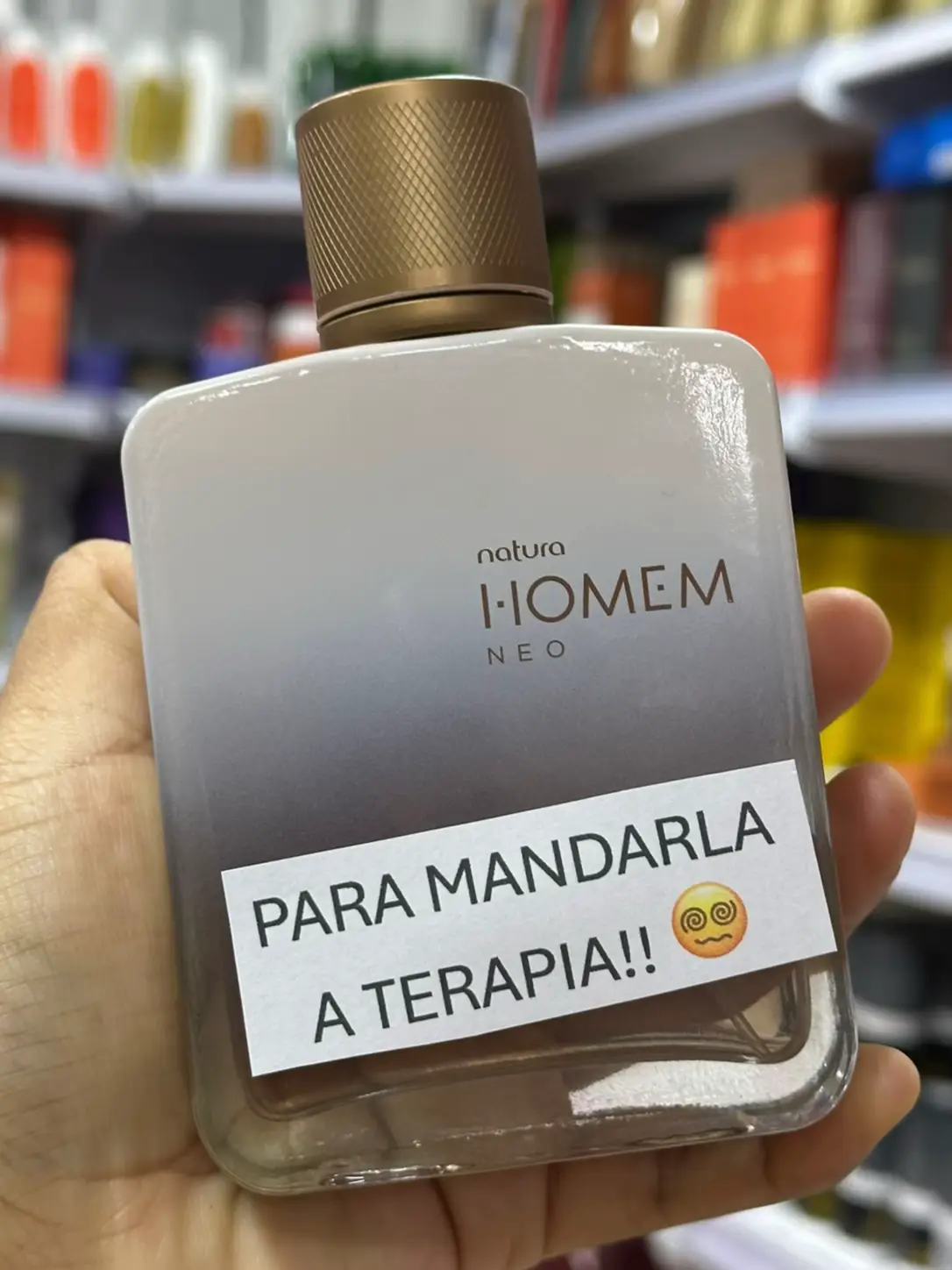 Si no sabes qué perfume elegir… aquí te dejo los que hacen el trabajo por ti. Desde el “para mandarla a terapia” hasta el “para enamorarla”, cada aroma tiene su misión 😏🔥 ¿Quieres uno? Escríbeme y te recomiendo el tuyo. 📍Calle Renovación 201, VMT – San Gabriel 📲 Lima: 981 251 846 📲 Provincias: 964 353 873 🛒 www.tiendabosmat.com . . . #b#bosmatoutletperup#perfumesperup#perfumesmasculinost#tiendavmtfraganciasperu 