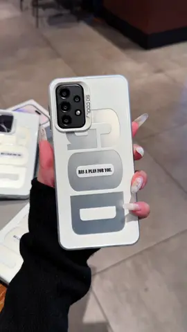 Capa de celular com visual moderno, desconto na loja de lançamento, qualidade em primeiro lugar.