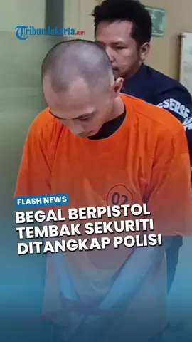 Begal Berpistol Incar Sekuriti Perumahan di Marunda, Pelaku Tembak Perut Lalu Rampas Motor Korban Jurnalis Video | Gerald Leonardo Agustino Dua pelaku begal sadis merampas motor seorang sekuriti perumahan di wilayah Marunda, Cilincing, Jakarta Utara, Selasa (25/11/2025). Dalam aksinya, para pelaku juga menembak korban menggunakan airsoft gun serta menyabetkan celurit ke tubuh sekuriti itu. Sumber: https://jakarta.tribunnews.com/jakarta/426887/2-begal-berpistol-incar-sekuriti-perumahan-di-marunda-pelaku-tembak-perut-lalu-rampas-motor-korban