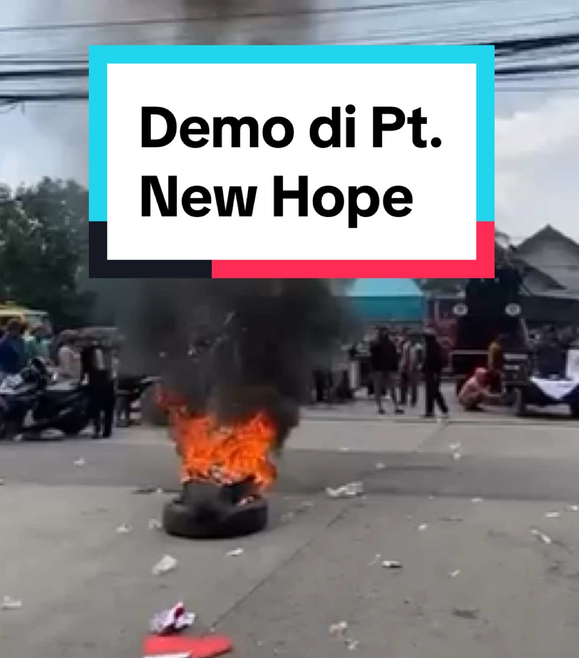 Demo di kp sumur bandung jl.raya serang jayanti, Di pt new hope karena bau yg tak sedap, debu juga bising ke lingkungan warga masyarakat sumur bandung. Selasa 02/12. Bau yang sangat menyengat dan debu yang berserakan mencemari halaman rumah jg masjid disekitar min masyarakat/warga sangat amat merasa terganggu. 