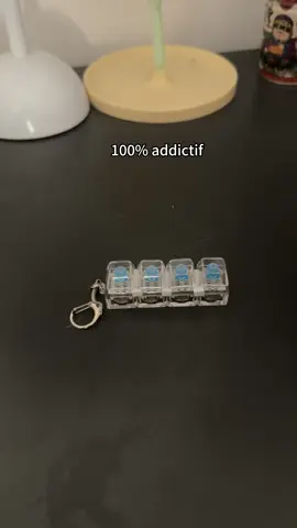 Mon anxiété va adorer ça 😢 Ce petit clavier porte-clés lumineux a apaisé mon anxiété 💖 #AntiStress #artthérapie #fyp #viral #fidgettoy 