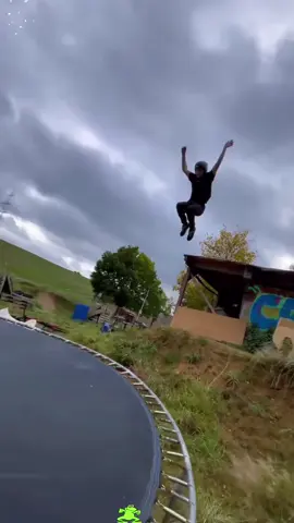 The trampoline failure was absolutely hilarious!🤣#funny #fyp #fail #funnyfail #trampoline 