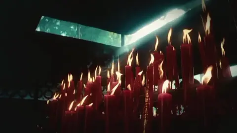 Mới đến nhân gian chẳng bận tâm điều gì, vậy mà sống qua loa nửa đời.   Ngoảnh đầu nhìn lại con đường đã qua, lại rưng rưng vì nó quá mệt mỏi rồi…#chualanh #phongcanh #fyp #xuhuong 