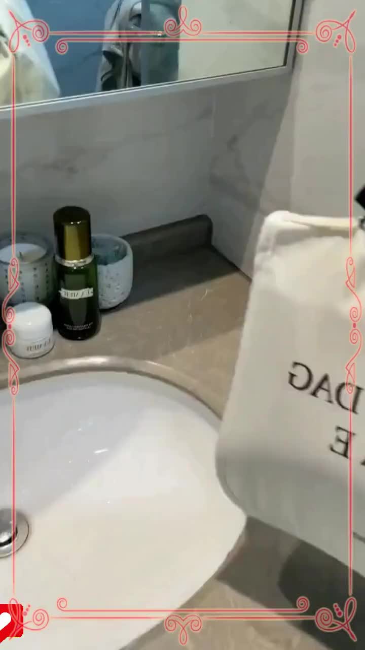 Túi trang điểm chống nước dạng ngọc trai, món đồ không thể thiếu khi đi du lịch! Các chị em ơi! Túi này thật sự rất tiện lợi!! Ra ngoài không còn lo đồ đạc không đủ chỗ nữa~ Mau xem thử nào～#TúiTrangĐiểm#TúiĐựngTrangĐiểm#ĐồDùngDuLịch 