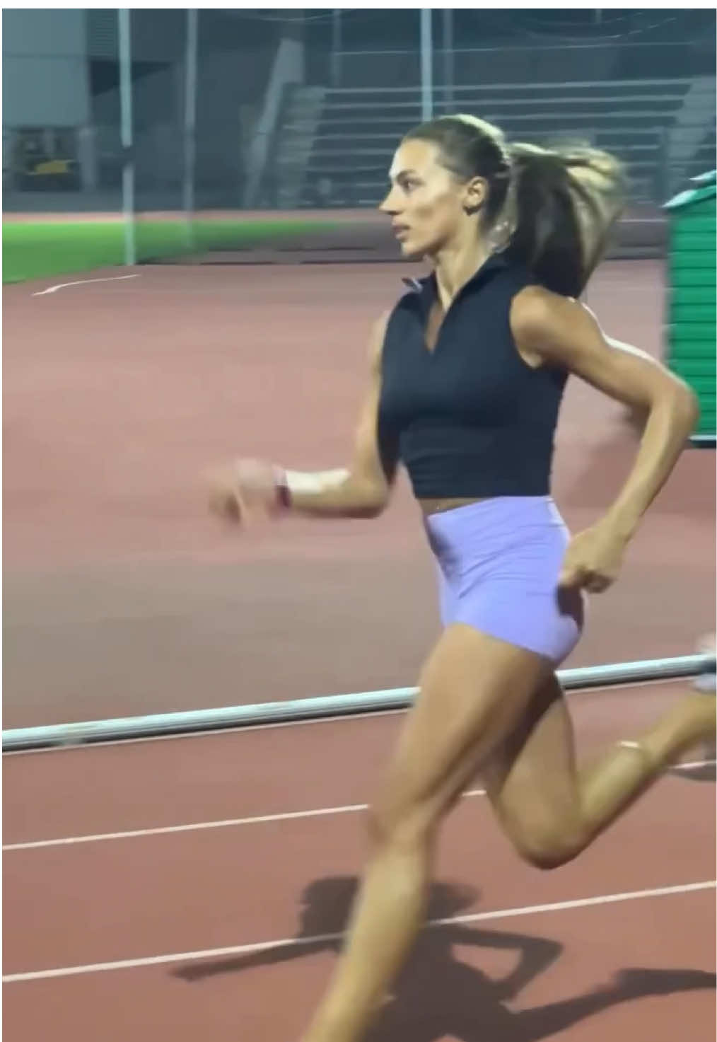 LATE-NIGHT RUNNING… when the TRACK is ALL YOURS 🔥 💨 #Running #track