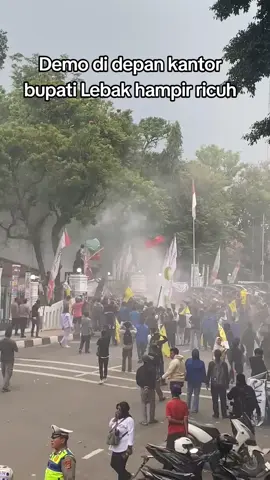 domo di depan kantor bupati lebak berakhir kondusif dan tertib walau sedikit ada ceos, para pendemo di temui langsung oleh bupati Lebak, semoga Lebak tetp aman dan damai aamiin #demo #fyp 