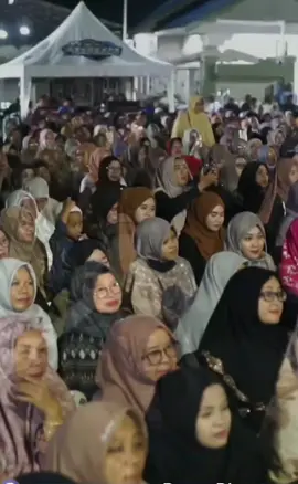 بِسْمِ اللّهِ الرَّحْمَنِ الرَّحِيْمِ اَللهم صَلِّ عَلَى سَيِّدِنَا مُحَمَّدٍ وَعَلَى آلِ سَيِّدِنَا مُحَمَّدٍ إِنَّ ٱللَّهَ وَمَلَٰٓئِكَتَهُۥ يُصَلُّونَ عَلَى ٱلنَّبِىِّ يَٰٓأَيُّهَا ٱلَّذِينَ ءَامَنُوا۟ صَلُّوا۟ عَلَيْهِ وَسَلِّمُوا۟ تَسْلِيمًا Kini #belajaralquran dan #belajartafsir lebih mudah dengan www.quran.islami.co, baca selengkapnya di: https://islami.co/tulisan-arab-allahumma-sholli-ala-sayyidina-muhammad-dan-hukumnya/ #tazkirah #ustadzabdulsomad#fyppppppppppppppppppppppp 