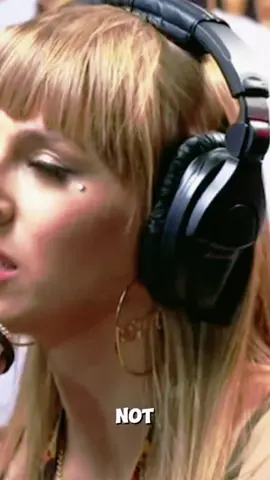 Ting ting and bilqis concert blackpink deadline day 1 jakarta.... #ayutingting#bilqis #blackpink #deadlineworldtour #CapCut