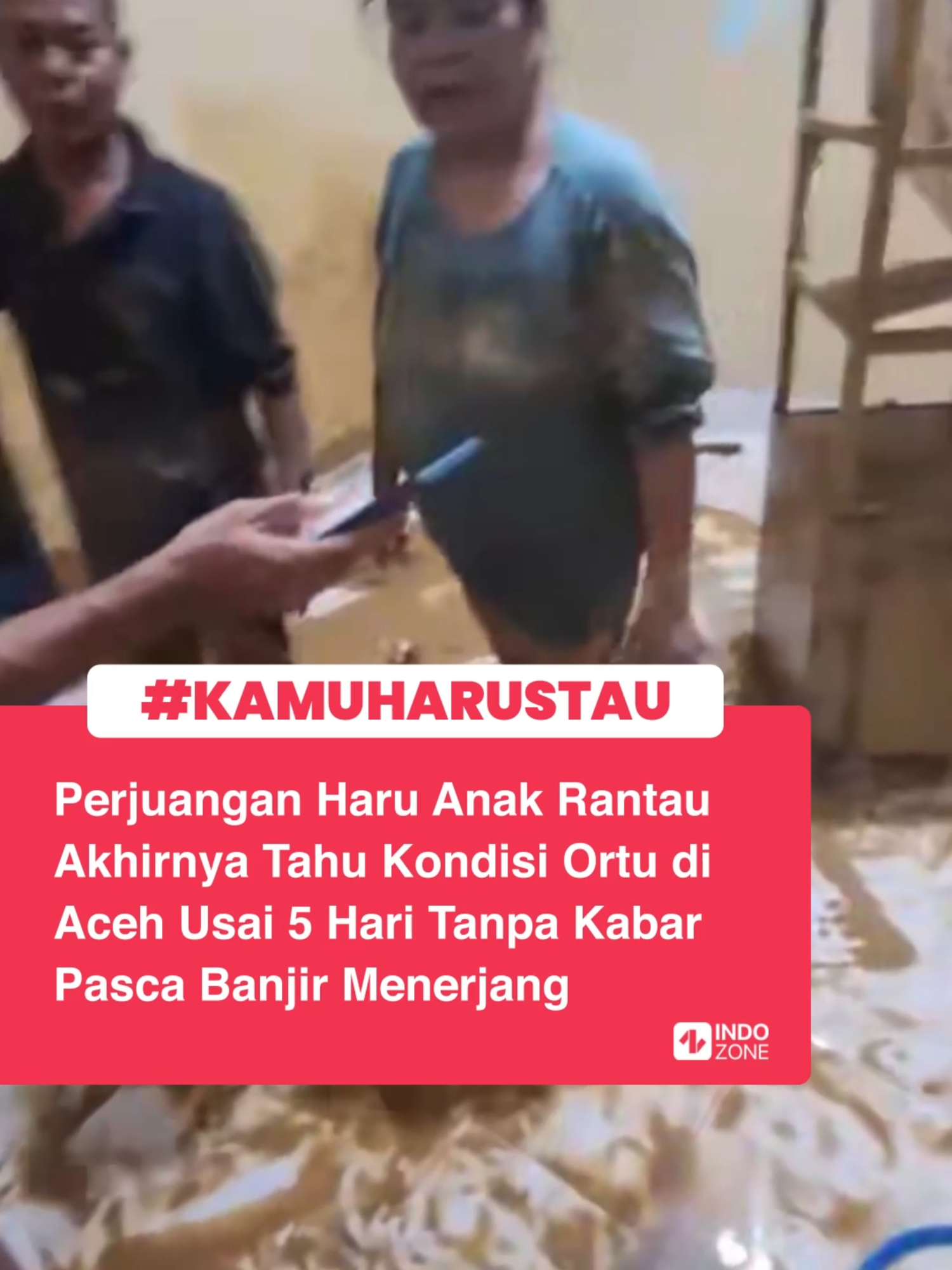 Seorang wanita membagikan momen pilu saat akhirnya mendapatkan kabar kedua orang tuanya di Aceh setelah tak bisa dihubungi selama 5 hari karena ketiadaan akses internet dan listrik pasca banjir bandang dan longsor melanda. Sejak hari pertama bencana, dirinya yang tinggal di Jambi berupaya keras mencari informasi keberadaaan orang tuanya, bahkan meminta tolong orang tak dikenal sekalipun. 