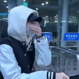 OMG LISAAA 🤩She back in Korea ✈️#LISA #LALISA #BLACKPINK #LLOUD #BLACKPINK_DEADLINE 