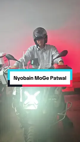 Pagi tadi saya iseng aja nyobain moge patwal kepolisian yang sehari-hari bertugas di Kemenkeu. Gak gampang dan berat motornya, sepertinya perlu keahlian khusus, apalagi menembus kemacetan jakarta, bisa zig-zag atau selap-selip dijalanan Jakarta yang macet. Gak gampang Guys, berat motornya lebih enak pake motor bebek. Kalian pake motor apa?