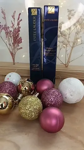 Douceur glacée pour les fêtes avec le Futurist blushmaker et le Glossy Pout Lip Oil Produits offerts  @Estée Lauder  @influenster  Hello tout le monde!  ​Qui a dit qu’il fallait absolument du rouge pour briller à Noël ? Cette année, je mise tout sur un teint de poupée et des lèvres ultra-gourmandes.  ​Mon duo chouchou du moment pour cet effet 