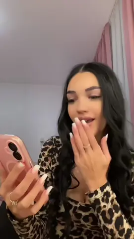 Daca te-ai plictisit de vechiul wallpaper am gasit eu o solutie pentru tine🤗 #fyy #viralvideos 