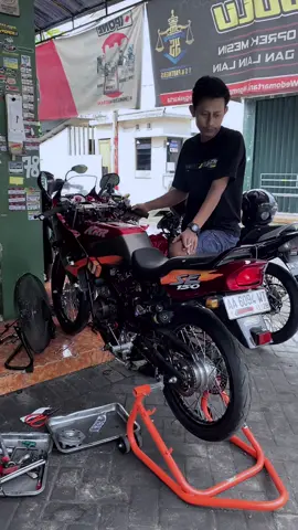 Kita punya kendala, tuhan punya kendali. Power of god 😇@Jonii_Jr @Pitoewolu 🔧🪛 @Damian Alvin @arifdjm157 #twostroke #2tak #twostrokeindonesia #fyp #foryou 