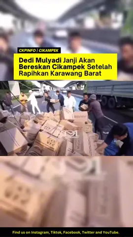 CIKAMPEK, ckpinfo.com — Gubernur Jawa Barat, Dedi Mulyadi, kembali menjadi perhatian publik setelah berhenti di lokasi kecelakaan truk boks bermuatan minyak yang terguling akibat pecah ban di Tol Jakarta–Cikampek, Senin (1/12). Dalam kejadian tersebut, sejumlah dus minyak tampak berceceran di badan jalan sementara proses evakuasi tengah berlangsung. Di tengah kesibukan petugas mengevakuasi muatan yang berserakan, salah satu sopir yang berada di lokasi menyampaikan keluhan sekaligus harapan kepada Dedi Mulyadi. Ia meminta agar wilayah Cikampek segera dirapikan, mengingat kondisi kawasan tersebut kerap semrawut, baik dari sisi lalu lintas maupun penataan lingkungan. Mendengar permintaan tersebut, Dedi Mulyadi menjawab singkat namun tegas. “Iyaa, nanti Karawang Barat dulu,” ucapnya. Seperti diketahui, Dedi Mulyadi sedang gencar melakukan penertiban bangunan liar dan pengembalian fungsi aliran sungai di wilayah Karawang Barat bersama Kades Jujun. Program tersebut telah berlangsung hampir satu bulan dan menjadi sorotan publik karena skalanya yang besar dan melibatkan banyak bangunan di sepanjang akses exit tol Karawang Barat. Janji Dedi Mulyadi untuk merapikan Cikampek setelah Karawang Barat memunculkan harapan baru bagi warga, mengingat banyak persoalan yang mendesak untuk dibenahi, mulai dari kemacetan kronis, bangunan liar, hingga masalah drainase. Warga menantikan langkah konkret dari pemerintah daerah serta koordinasi lintas instansi untuk memastikan penataan wilayah dapat berjalan sesuai harapan. 📡 Simak selengkapnya di ckpinfo.com Follow ckpinfo di somed kesayangan kamu : •Instagram •YouTube •Facebook Page •TikTok #Cikampek #CikampekInfo #InfoCikampek #CikampekBanget #JelajahCikampek  