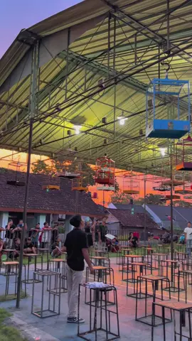 Sesi penutup + golden hour = 💯 #goldenhour #padahariini #gantanganburung #kenarigacor 