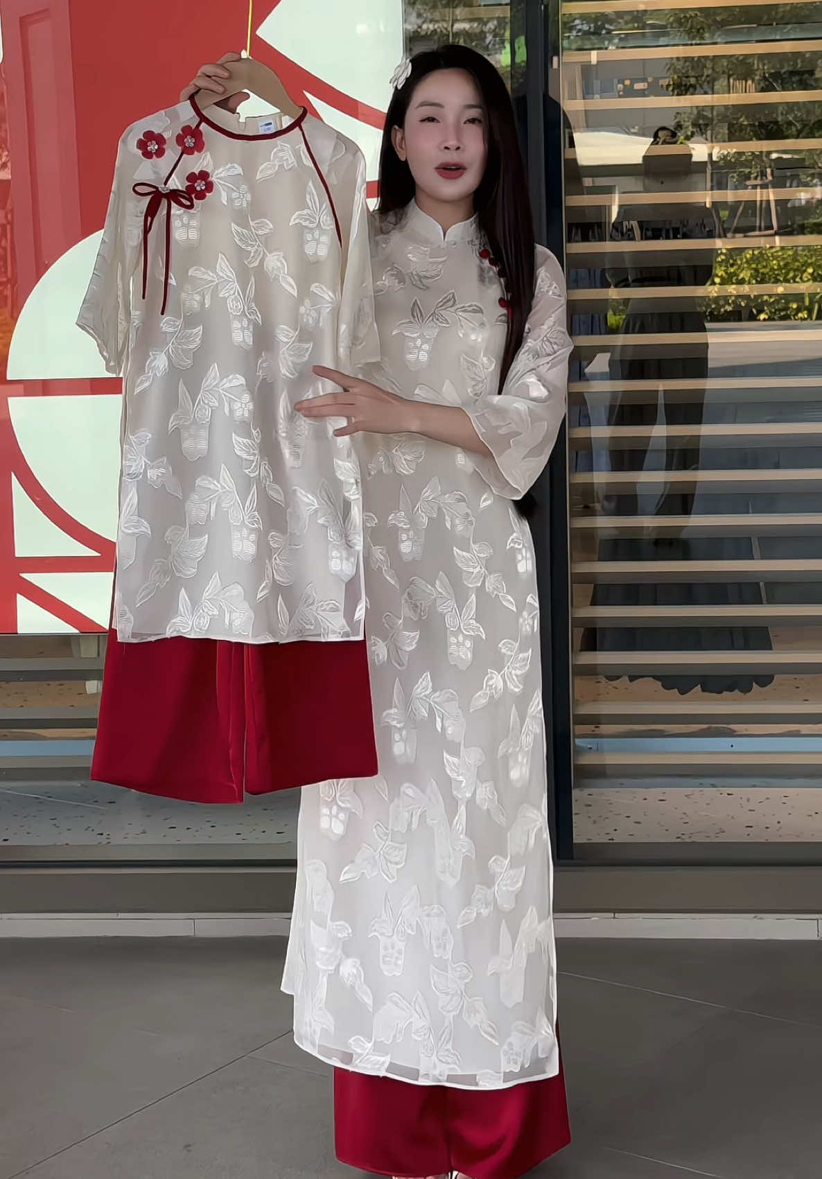 Áo dài cách tận mua sớm mặc đẹp từ giờ tới Tết luôn mọi người ạ, cả mẹ cả con lên đồ thế này thì quá xinh đẹp các bố mẹ ơi 🥰🥰 #mesanoi #aodai #aodaicachtan #viral #xhhhhhhhhhhhhhhhhhhhhhhh 