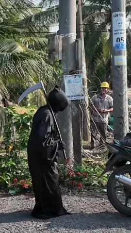 mấy anh thợ điện về kể gặp thần chết mà không ai tin 🤣🤣🤣#cobahola #lathibeauty 