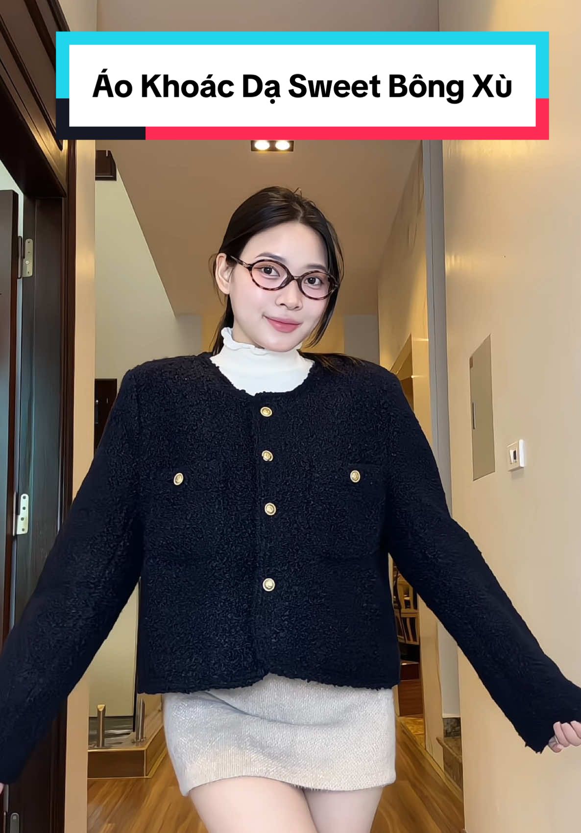 Nhận hàng trong sự ngỡ ngàng, áo khoác dạ sweet này đang hot lắm ấy, em đặt thêm màu đỏ mặc noel, diện tết đây, quá đẹppp 🥰 #lammecungthuy #aodasweet #aokhoacda #aokhoacnu #thoitrangnu 