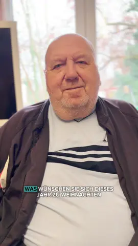 Unsere Wunschaktion startet wieder! 🎁 Auch in diesem Jahr haben unsere Bewohnerinnen und Bewohner fleißig ihre Weihnachtswünsche verraten – und in unserem Video könnt ihr einige davon erleben.  Wie jedes Jahr möchten wir gemeinsam mit euch Herzenswünsche wahr werden lassen. Nicht alle Bewohner konnten im Video erscheinen, deshalb findet ihr hier alle weiteren Wünsche, die uns zusätzlich erreicht haben: ✨ Weitere Wünsche unserer Bewohner ✨ 	•	Deo 	•	Duschgel 	•	Bodylotion 	•	Parfum 	•	Dominosteine 	•	Weihnachtssüßigkeiten 	•	Eierlikör 	•	Pflanze fürs Zimmer (auch künstlich) 	•	Tischdecke mit Motiv 	•	Schaumbad Wer einen Wunsch erfüllen möchte oder Fragen hat, kann sich sehr gern melden unter: 📩 el0490@emvia.de Wir freuen uns über jede Unterstützung und sagen schon jetzt: Danke fürs Mitmachen – und eine wunderschöne Vorweihnachtszeit! 🎅 #pflege #pflegemitherz #altenpflege #emvialiving #weihnachten 