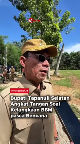 Bupati Tapanuli Selatan, Gus Irawan Pasaribu, mengungkapkan kepasrahannya terkait kelangkaan Bahan Bakar Minyak (BBM) yang semakin memperburuk situasi penanganan bencana di wilayahnya. Krisis BBM ini menghambat operasional alat berat dan layanan penting lainnya. “Saya sudah ingatkan sebelumnya karena saya paham betul situasinya. Minyak ke sini itu kan dari depo Sibolga. Sibolga dan Tapteng terisolir,” ujar Gus Irawan Pasaribu. Ia menambahkan bahwa dirinya telah menyarankan pengiriman BBM dari Dumai sejak 4-5 hari lalu, dan upaya ini sudah mulai berjalan.   Video: Jiddan/MetroBogor .  #bupatitapanuliselatan #gusirawanpasaribu #bbmlangka #sibolga #bencanasumatera    