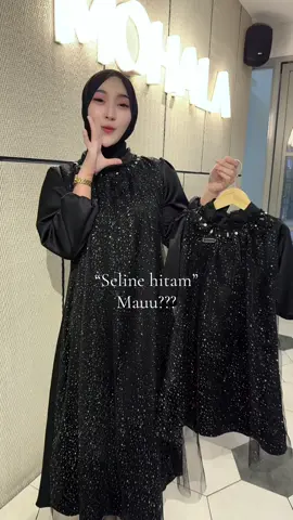 Seline hitam family set lebaran mauu??