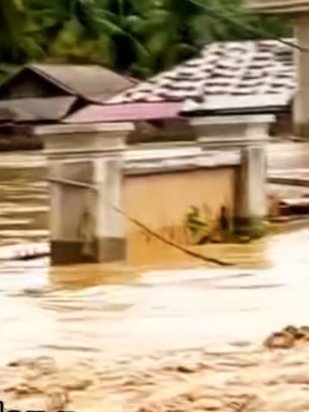 Detik detik banjir bandang menenggelamkan rumah dan warga,173 tewas 204 hilang dan ribuan lainya mengungsi,semoga musibah ini segera berlalu. #banjirbandang #aceh #disaster #foryoupage #fyp 