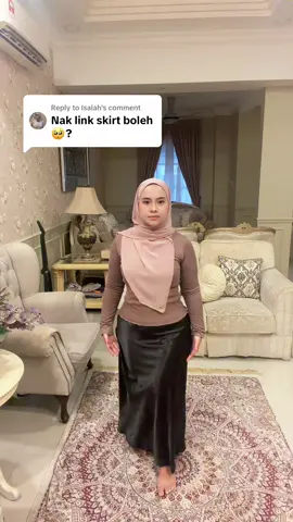 Replying to @Isalah kat sini bb🩷 #skirt #satinskirt #skirtmurah 
