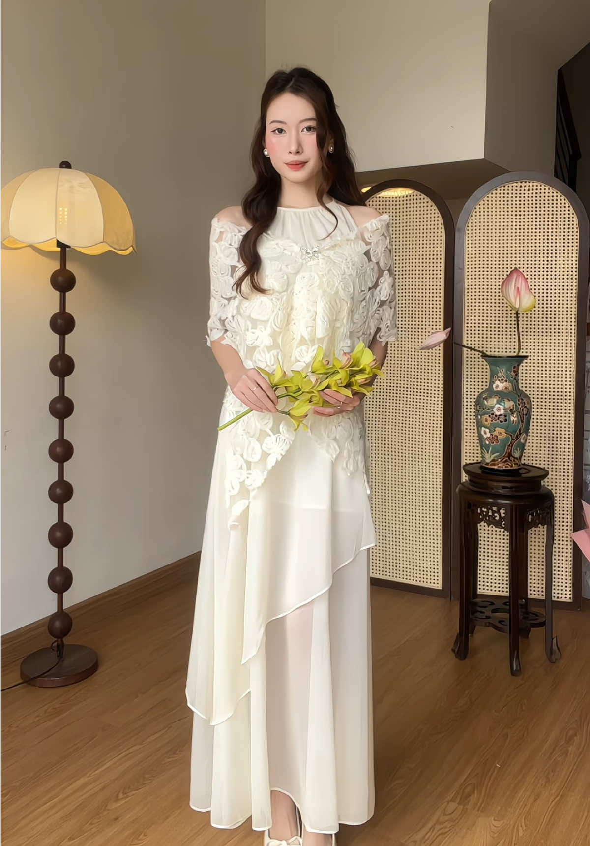 Nàng thơ dịu dàng trong chiếc yếm mặc phối với khăn tinh tế, thanh tao #lanadesignvn #thờitrang 