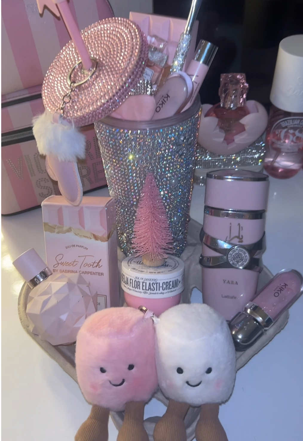 ☃️🎀☃️🎀#giftideas #pinkmas #xmaswishlist #girlythings #burrbasket 