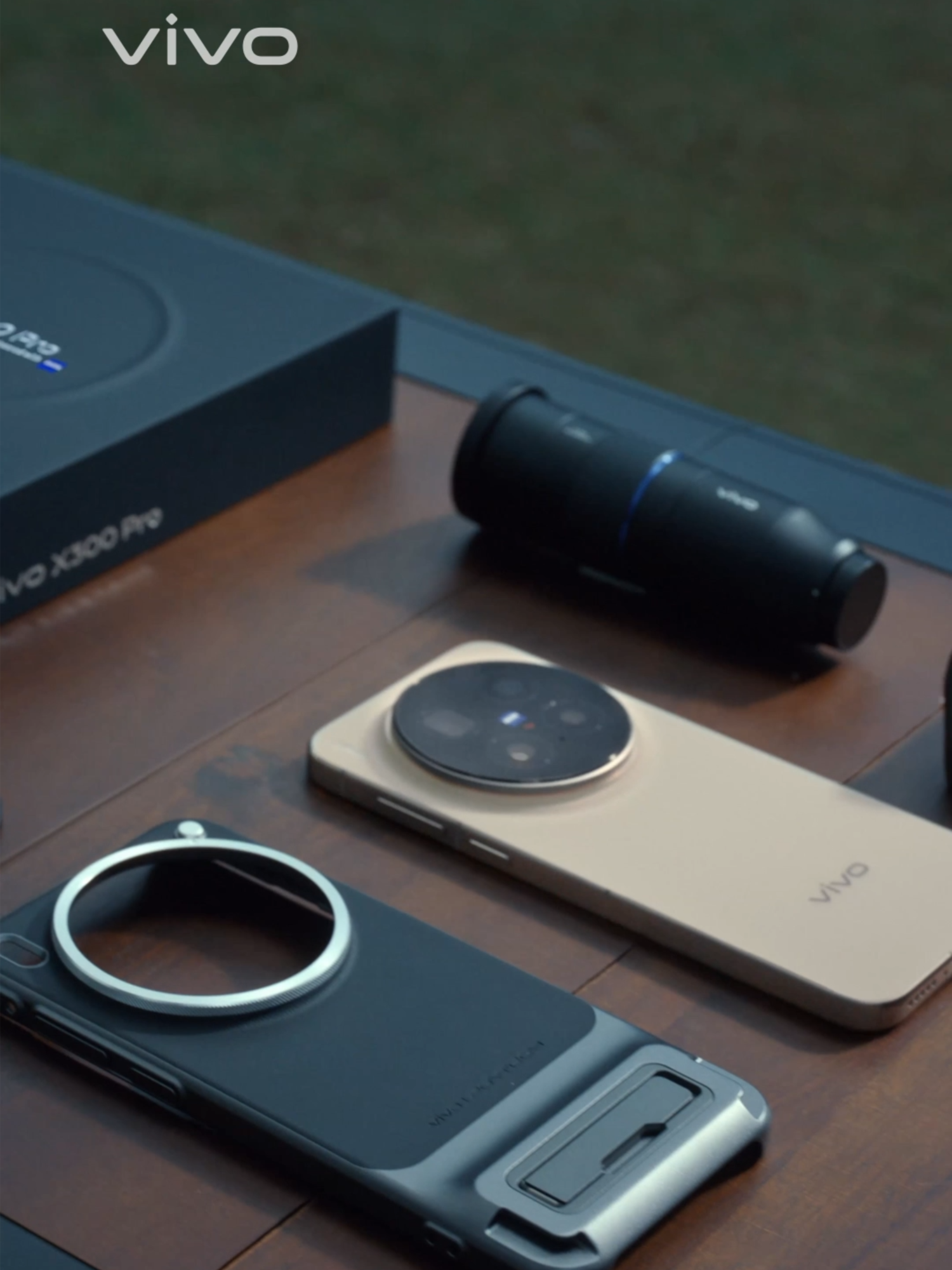 แกะกล่อง vivo X300 Pro พร้อม vivo ZEISS ชุดเลนส์เสริมเพิ่มระยะซูม 2.35x  มาร่วมสัมผัสพลังซูมระดับโปรไปพร้อมกัน 📸 #vivoX300Series #แค่คลิกซูมชิดติดเวที #ซูมชัด200MPด้วยกล้องZEISS