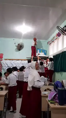 1 Desember 2025  Naufal kls 5