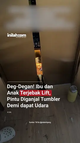 Sebuah video singkat upaya menyelamatkan korban yang terjebak lift beredar di media sosial. Dalam video tersebut tampak pintu lift terbuka sedikit yang diganjal dengan botol minum. Tampak sang ibu dan anak yang digendongnya tetap berusaha terlihat tenang.  “ga kebayang sepanas apa itu yg terjebak,” ujar netizen di kolom komentar. “untung mbanya bawa kipas, jadi ga engap banget🥺” tambah yang lain. Meski tak nampak video penyelamatan, namun pengunggah video mengungkapkan bahwa korban selamat. “Terima kasih buat semua atas doanya Alhamdulillah ibu dan anakknya sdh selamat,dan alhamdulillahnya tumblernya jg tdk ada kerusakan 🙏🏻🙏🏻😇😇” ujar pengunggah video. Korban pun rupanya melihat video tersebut dan meninggalkan komentar. “Hadirrr .. saya korbannya 😂😂 skrg sdh bisa ketawa, pas di dalam panik, lemes, takut anak pingsan 😢” ungkapnya. Video ini dapat menjadi salah satu contoh bentuk upaya pertolongan dalam keadaan darurat. - Selengkapnya kunjungi website dengan klik link di bio atau download aplikasi di AppStore dan Google Play Store. #InilahNews #VideoViral #Tumbler #LiftMacet #Inilahcom  