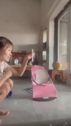 Embe 9thg đã bước đi những bước đầu tiên..